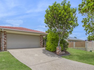 Large Family Lowset in the Gumdale State School Catchment